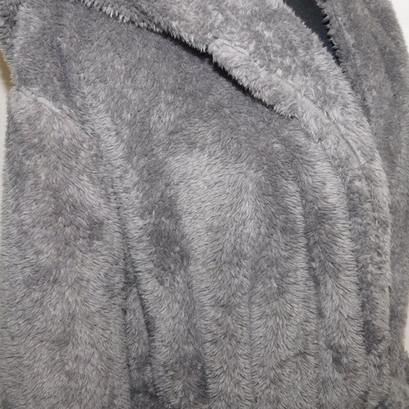 Jasmine & Ginger Plush Gray Robe With Faux Fur - Picture 9 of 12